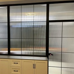 專業安裝團隊為客戶服務